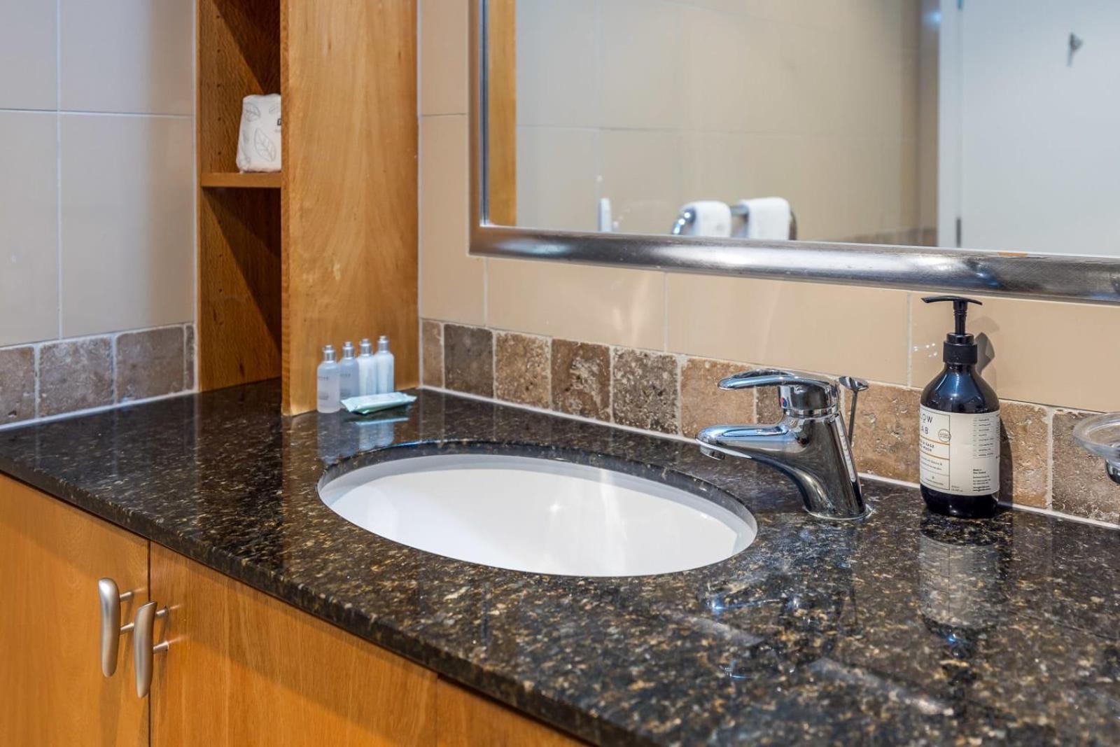 Beautiful Renovated 2 X Bdrm,Perfect Location Apartment Auckland Ngoại thất bức ảnh